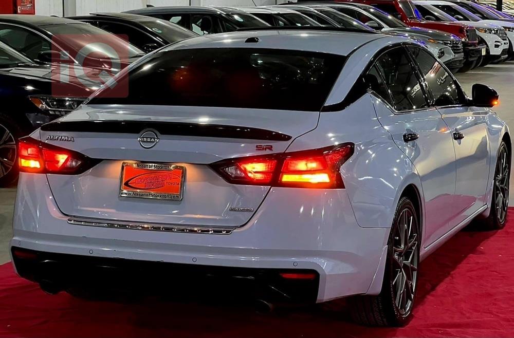 نيسان ألتيما